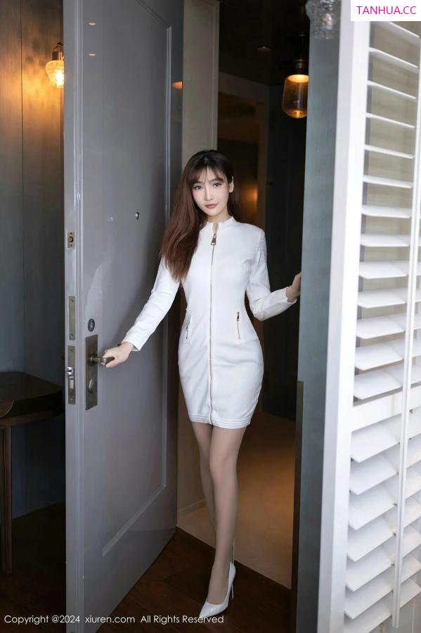 [XiuRen]高清写真图 2024.03.14 No.8233 陆萱萱 丝袜美腿